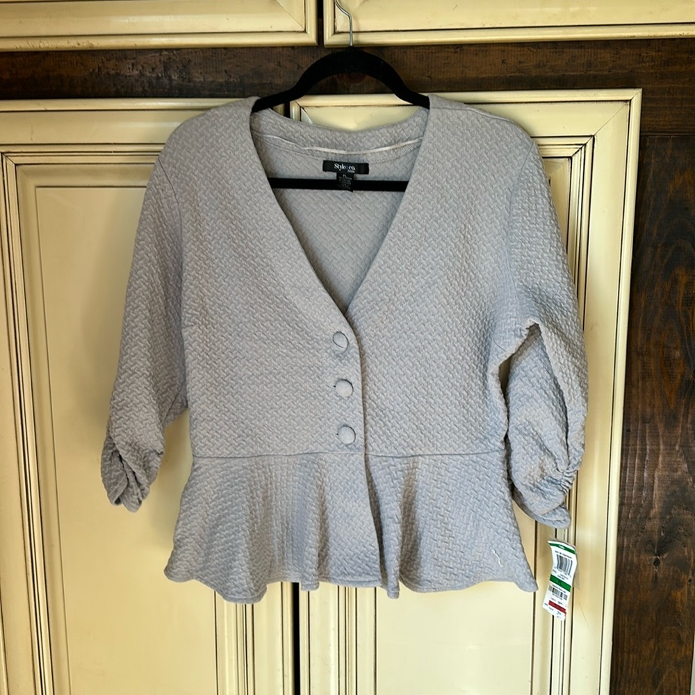 NWT 3 button blouse
